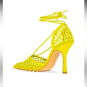 Beautiful Bottega Veneta shoes Women's Yellow 'stretch' Pumps, used